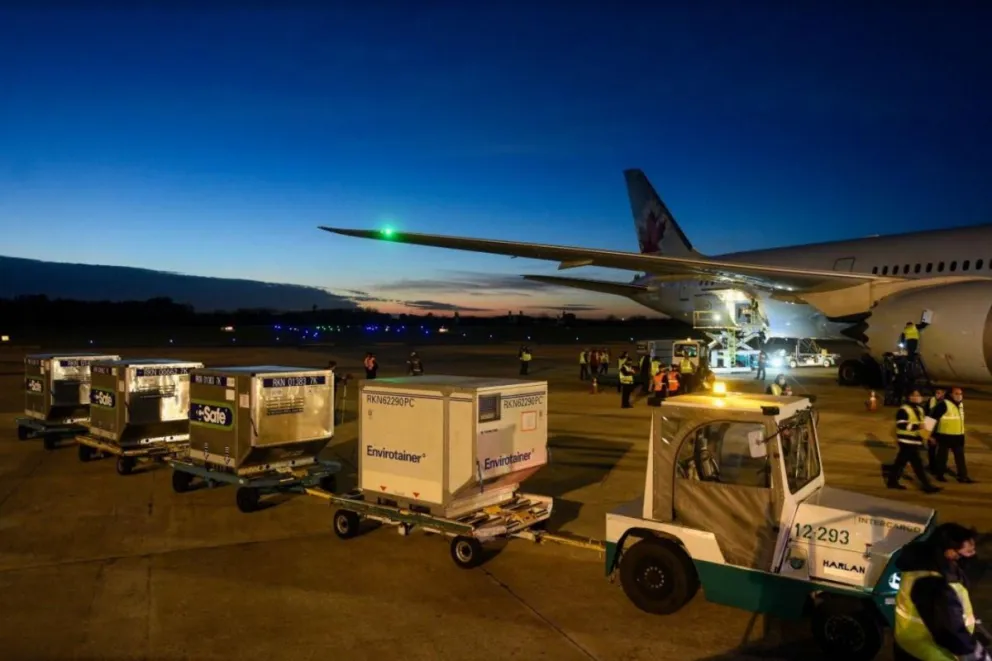 Llegan al país casi 5 millones de dosis de Sinopharm y AstraZeneca