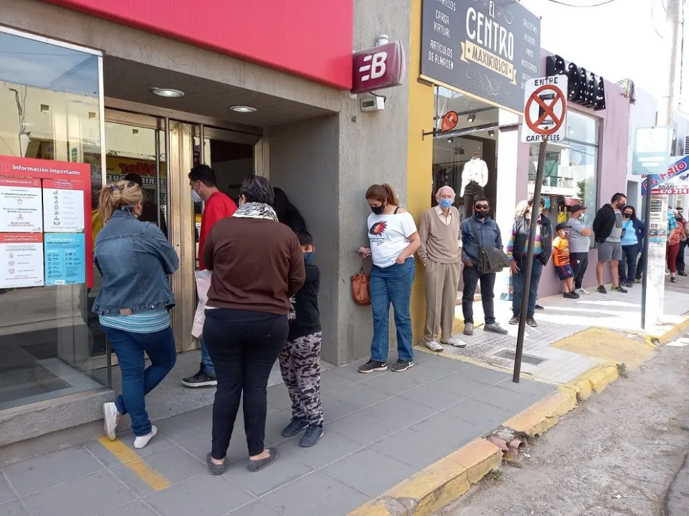 Sigue la incertidumbre de los trabajadores del banco Superville por el cambio de agente financiero de la provincia