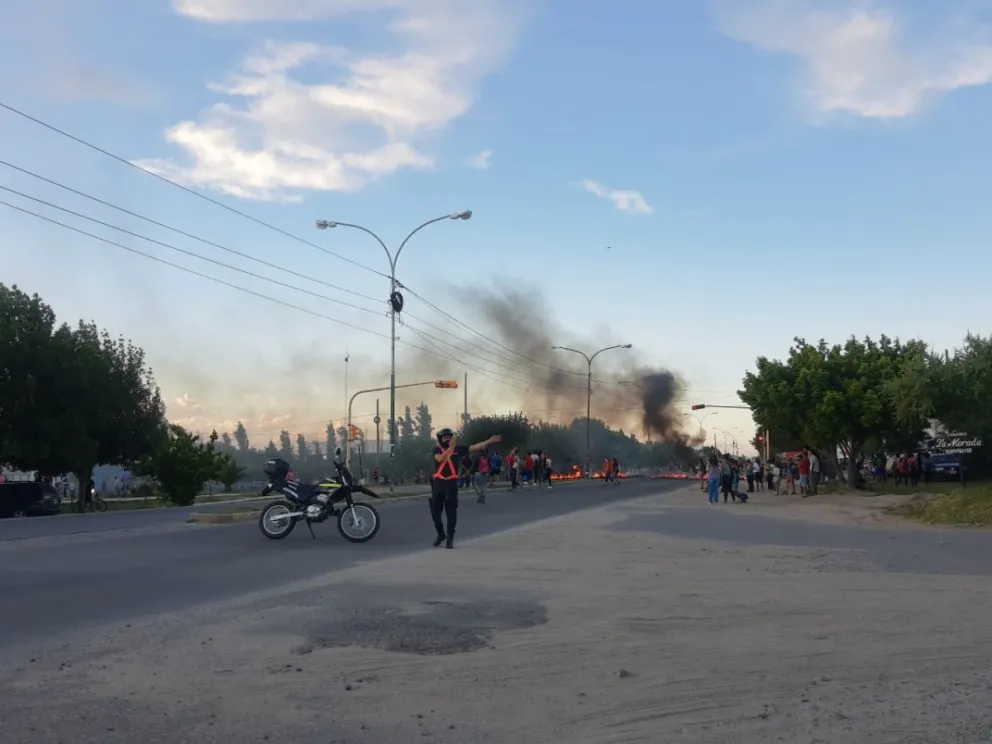 Corte de ruta y quema de cubiertas por la muerte de Matías Padilla
