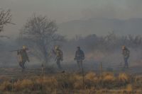 Unos 40 bomberos combaten un incendio entre Los Molles y Villa de la Quebrada Unos 40 bomberos combaten un incendio entre Los Molles y Villa de la Quebrada