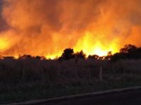Dramático incendio en Villa de Merlo: por el humo evacuaron algunas familias del barrio 272 Viviendas Dramático incendio en Villa de Merlo: por el humo evacuaron algunas familias del barrio 272 Viviendas
