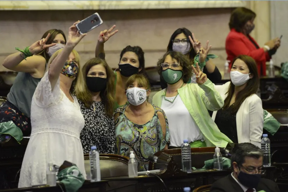 La Cámara de Diputados le dio media sanción al proyecto de legalización del aborto con 131 votos a favor y 117 en contra