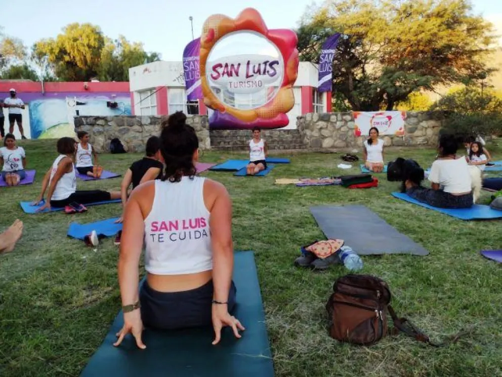 Yoga al aire libre en el Parque Recreativo