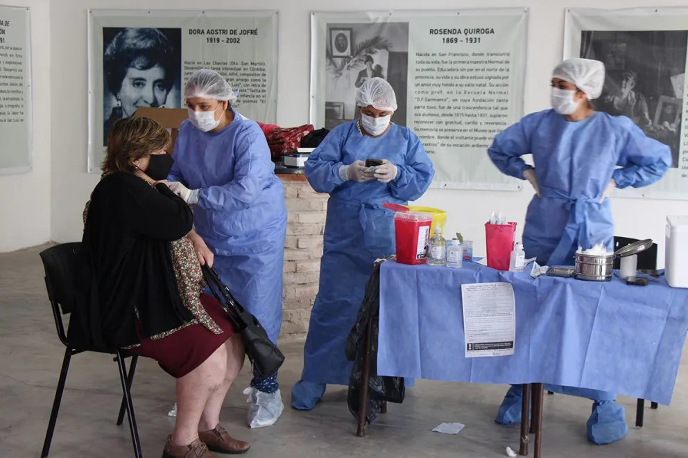 En San Luis ya se vacunó a casi la mitad de los inscriptos en el registro provincial