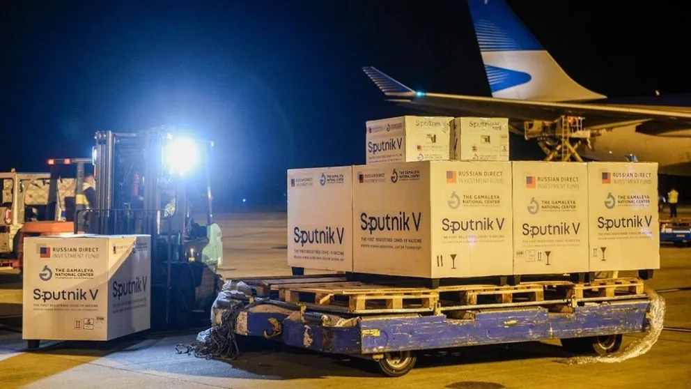 Esta madrugada llegaron al país 500 mil vacunas Sputnik V