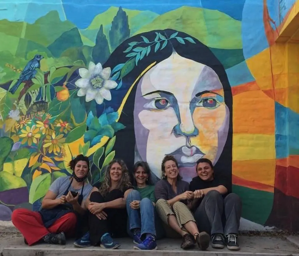 “Mujeres que pintan Merlo”