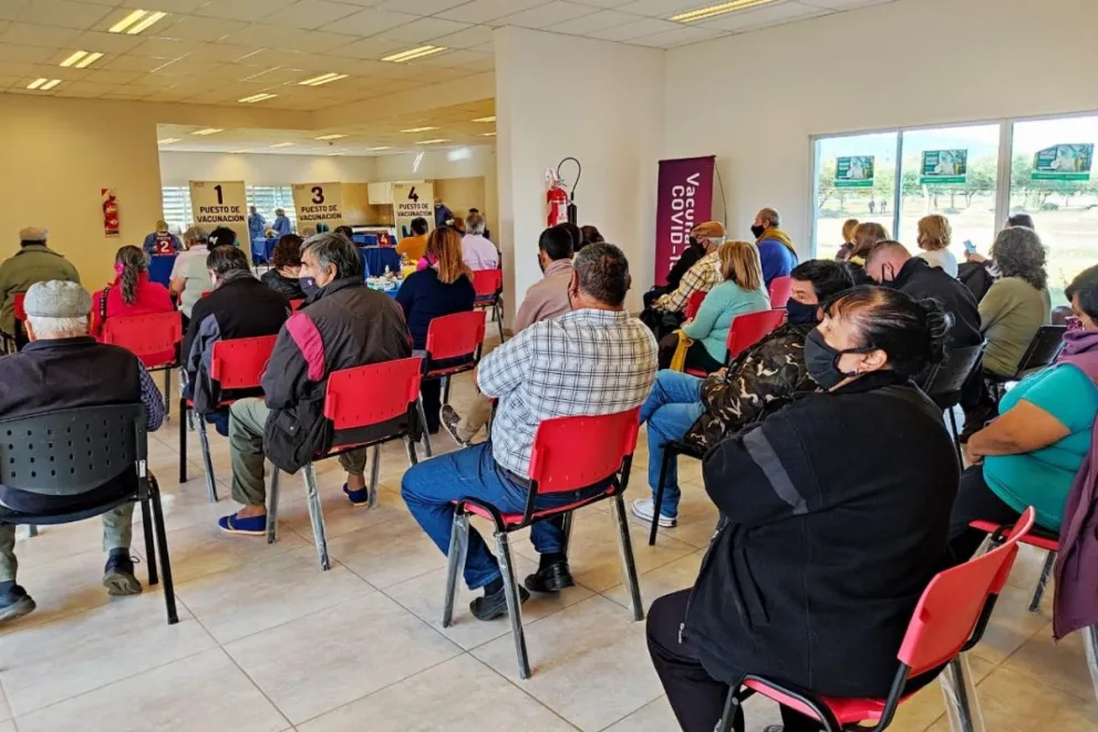 Continúa la vacunación en el Hospital “Madre Catalina ”